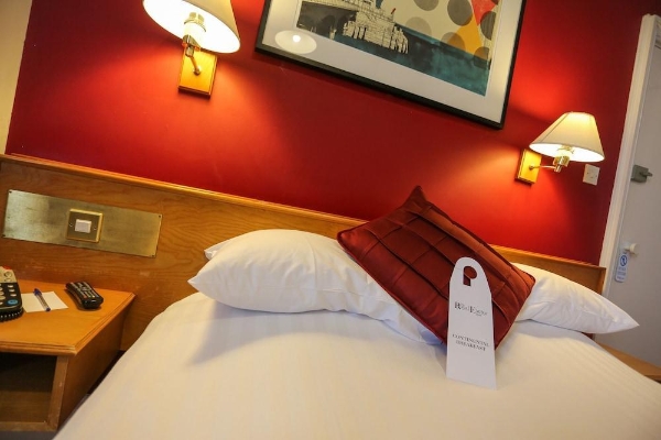 Royal Exeter Hotel